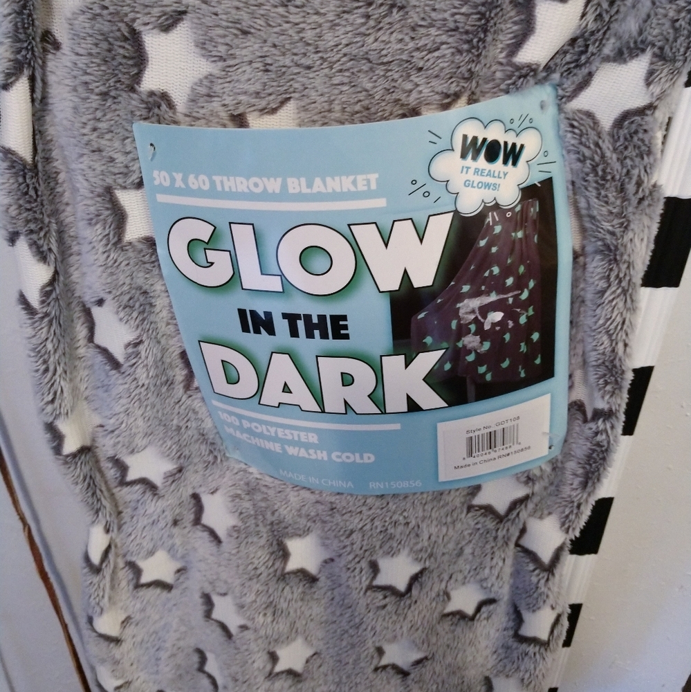🆕 Glow in the dark Star throw blanket